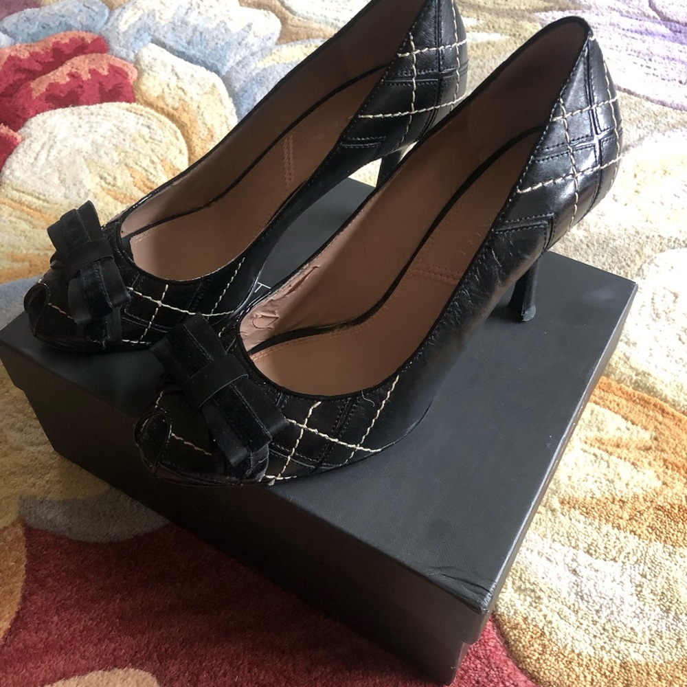 Tahari black sexy high heels only warn them twice.heel is  3 half inches as is